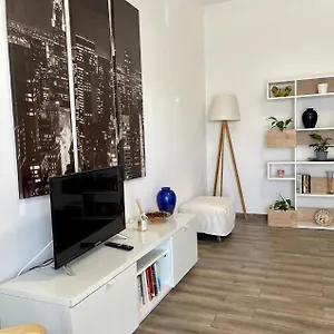 https://comfort-e-quiete-in-citt-free-private-parking.italymilanhotels.net