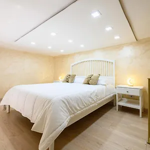 https://la-magnifica-napoli-apartments-gold-house.hotels-amalfi.com